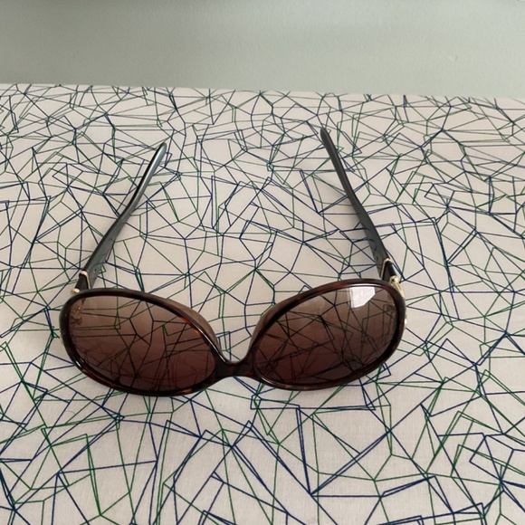 TAHARI Women’s Sunglasses - Picture 3 of 7